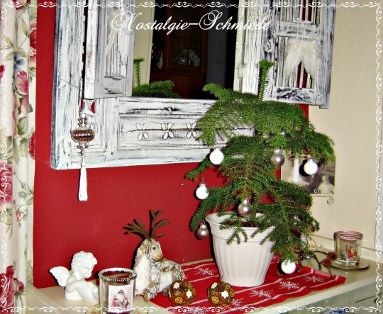 Weihnachtsdeko 'Weihnachten klassisch in rot und weiß'