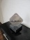 Edelstahl Skulptur mit geschmolzenem Titan.
Künstler unbekannt. Granit Sockelstein ist vom örtlichen Steinmetz ;)