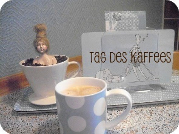 30.09.11 - Tag des Kaffees - Mathilde nimmt ein Kaffeebohnenbad in einem Melitta Filter!